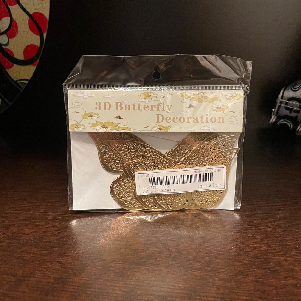 NWT wall decoration